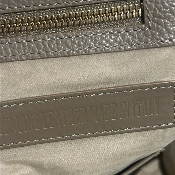 Chic Taupe Leather Tote Bag EUC ❤️❤️❤️ - Picture 7 of 12